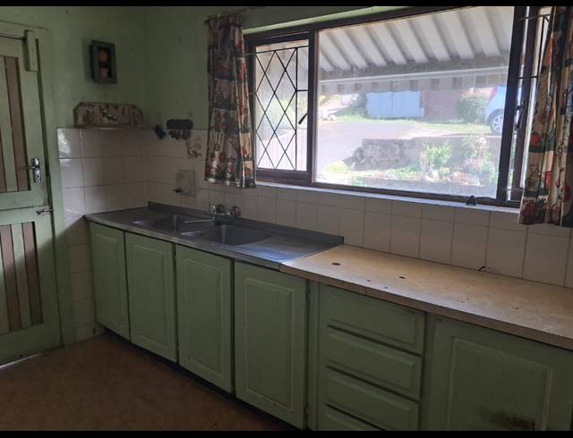 4 BEDROOM HOUSE FOR SALE IN SEA VIEW